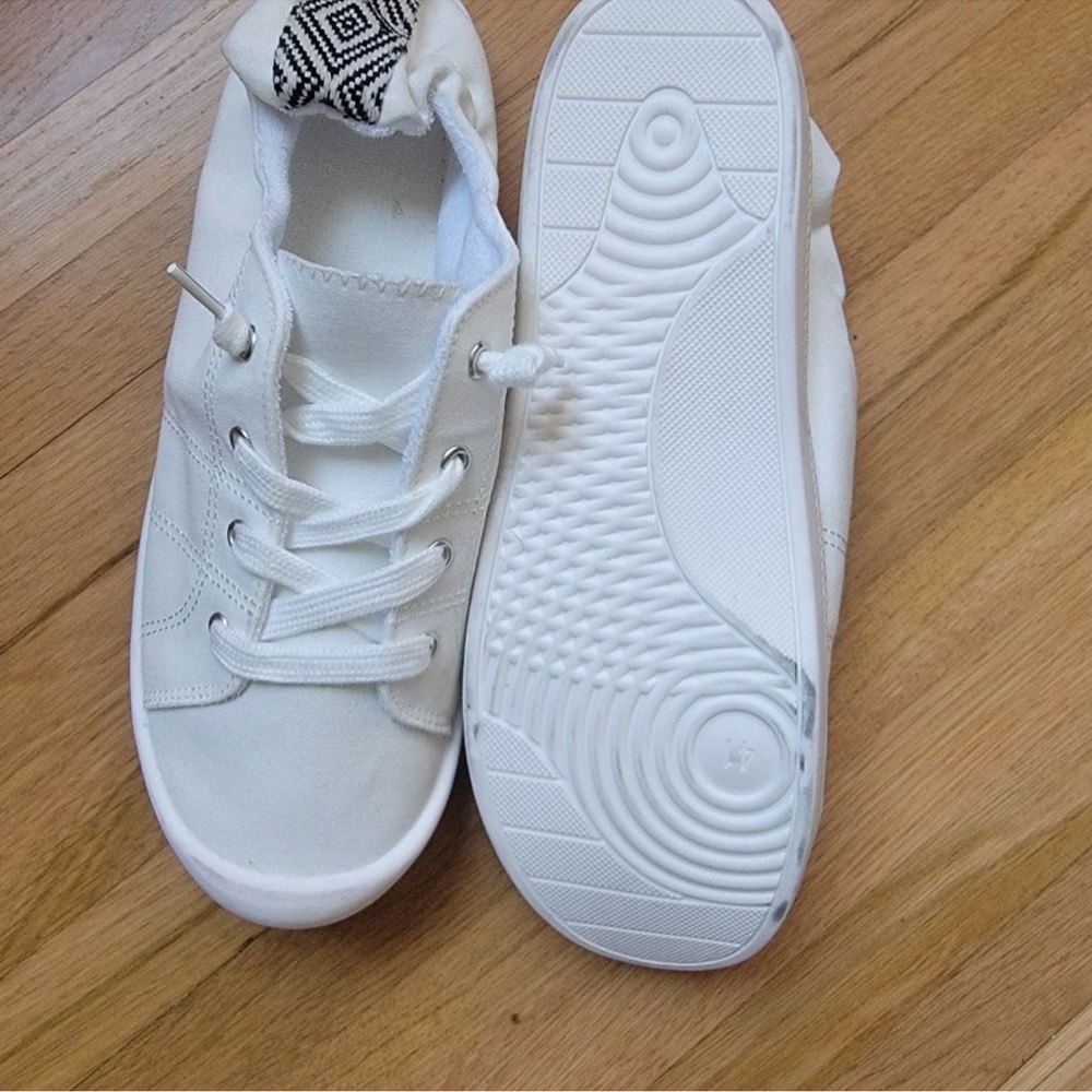 White Casual Women's Slip On Sneakers - Picture 3 of 3